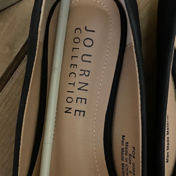 Journee Collection Black Ruffle Flats 8 - Picture 3 of 7